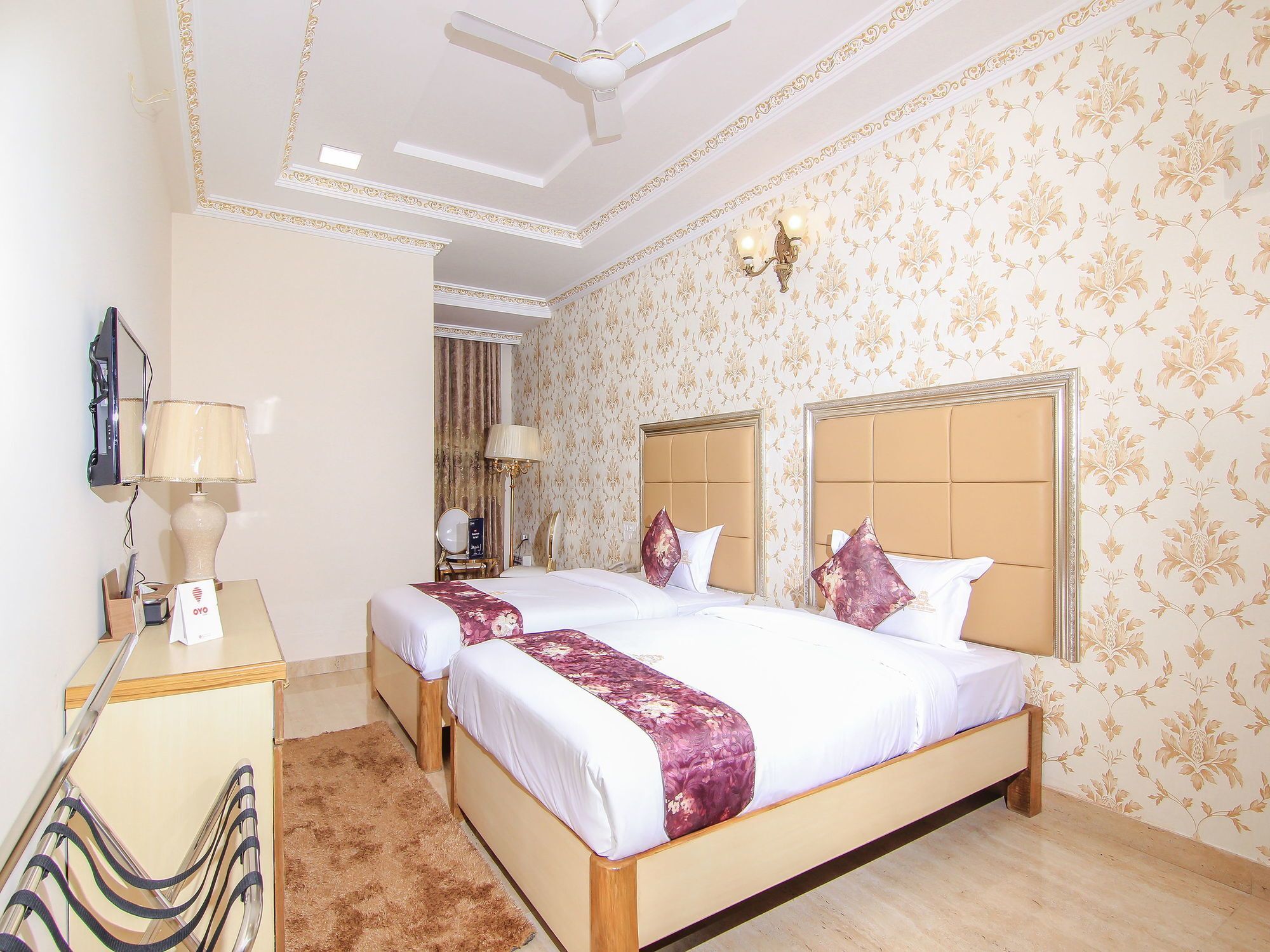Oyo 11956 Galaxy Grand Hotel Lucknow Exterior foto