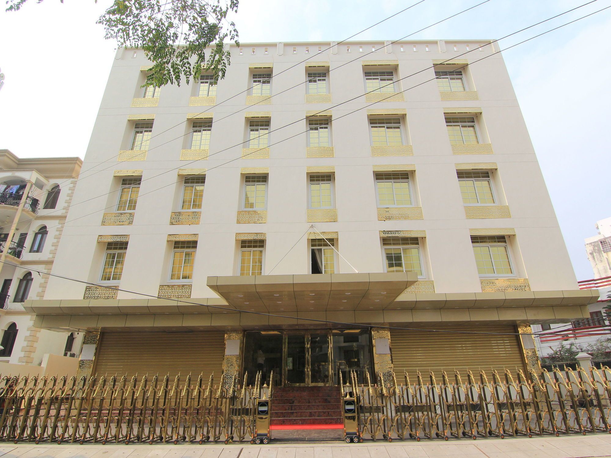 Oyo 11956 Galaxy Grand Hotel Lucknow Exterior foto